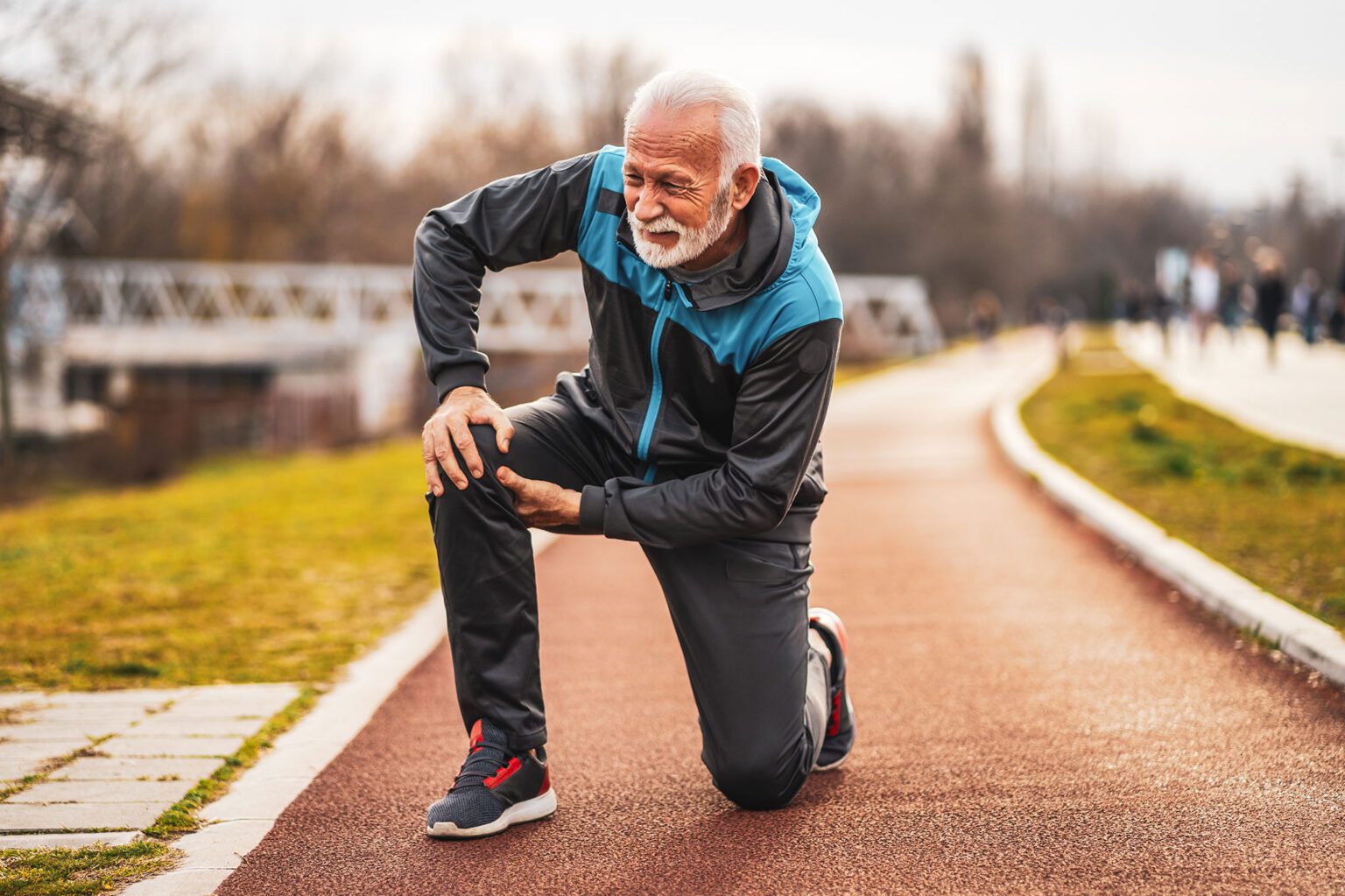 What Medicare Covers for Knee Pain & Treatment - The Best Senior Services